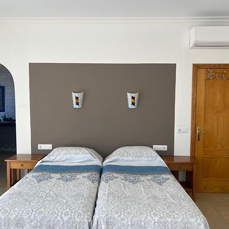 ארנאס Villa Camakini With Heated Pool And Sea View מראה חיצוני תמונה