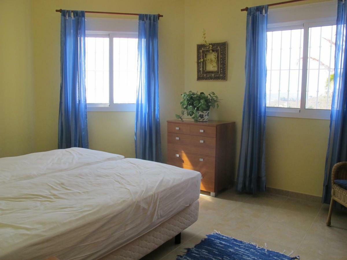 ארנאס Villa Camakini With Heated Pool And Sea View מראה חיצוני תמונה