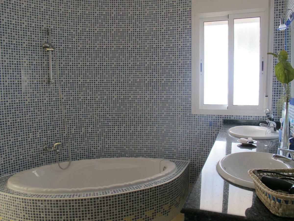ארנאס Villa Camakini With Heated Pool And Sea View מראה חיצוני תמונה