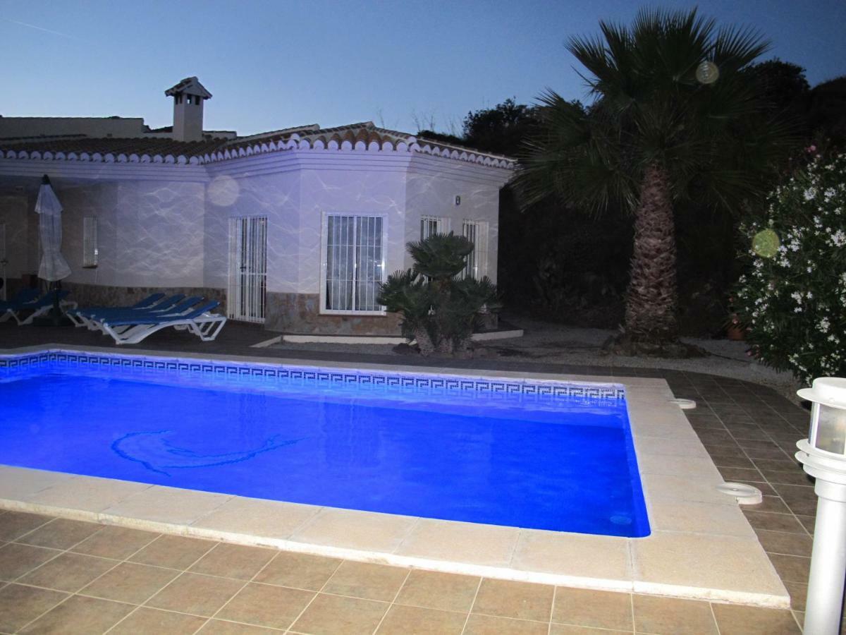 ארנאס Villa Camakini With Heated Pool And Sea View מראה חיצוני תמונה