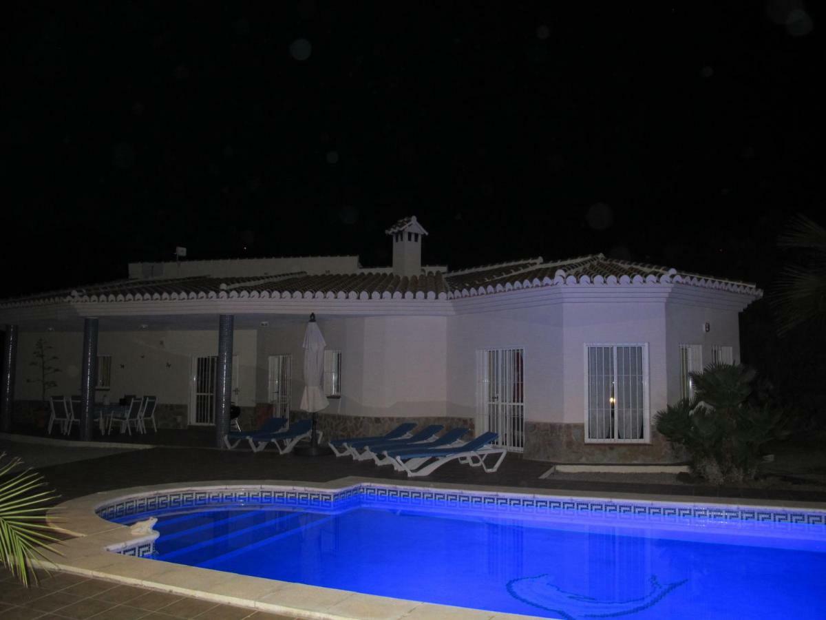 ארנאס Villa Camakini With Heated Pool And Sea View מראה חיצוני תמונה