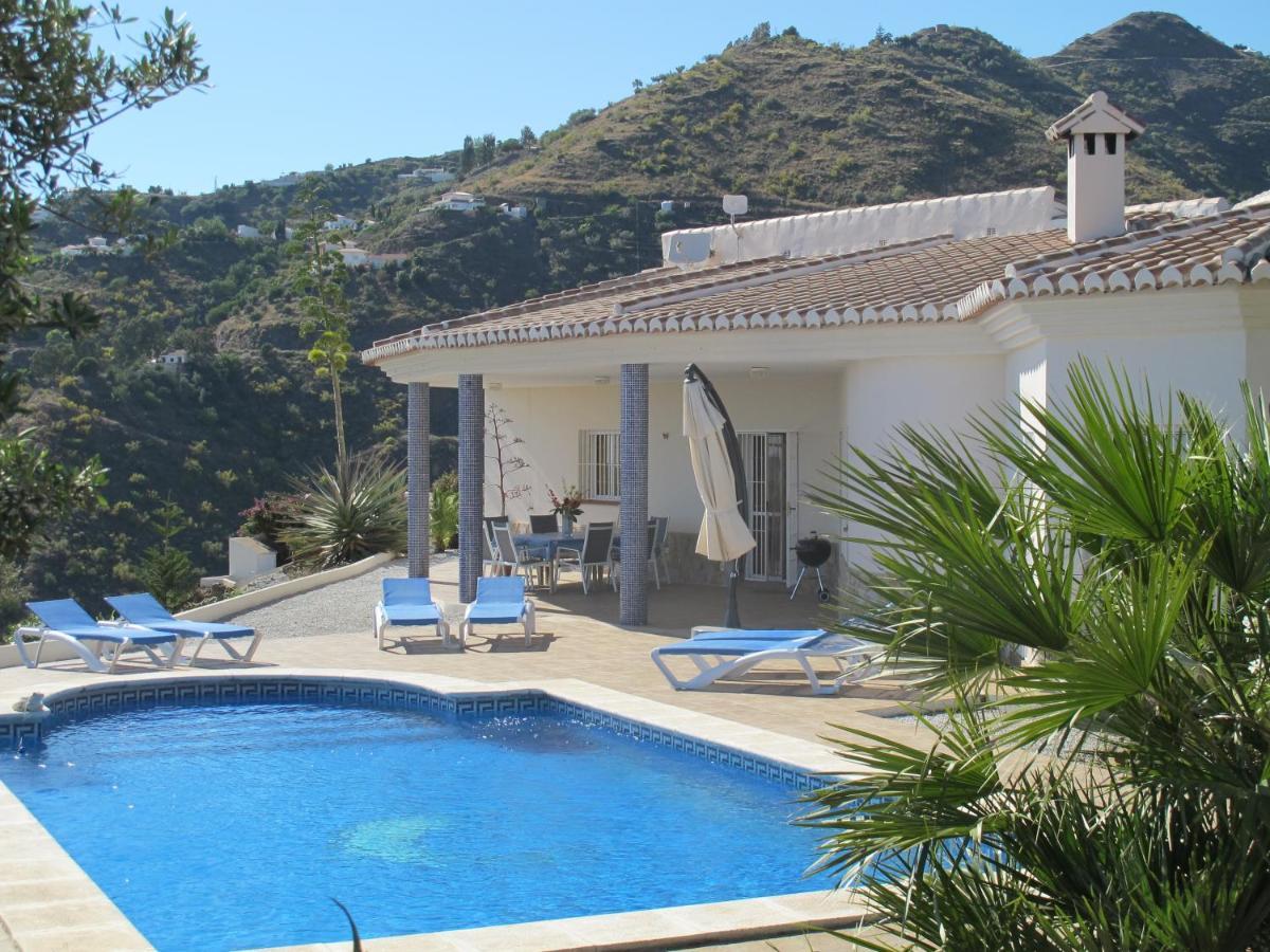 ארנאס Villa Camakini With Heated Pool And Sea View מראה חיצוני תמונה